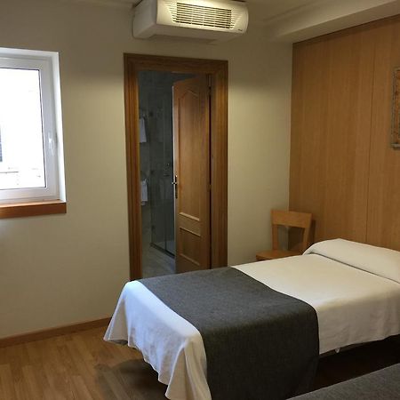 Iraipe Izaga Hostal Noain Bagian luar foto