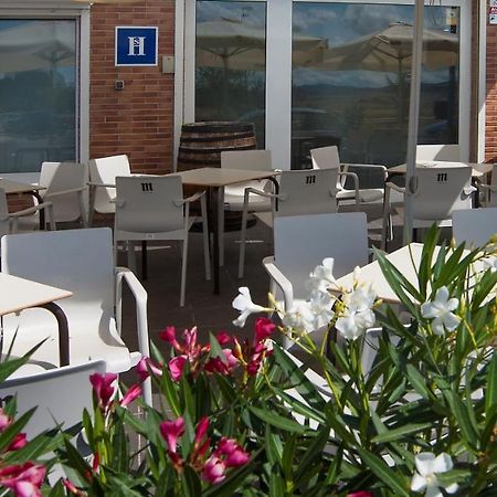 Iraipe Izaga Hostal Noain Bagian luar foto