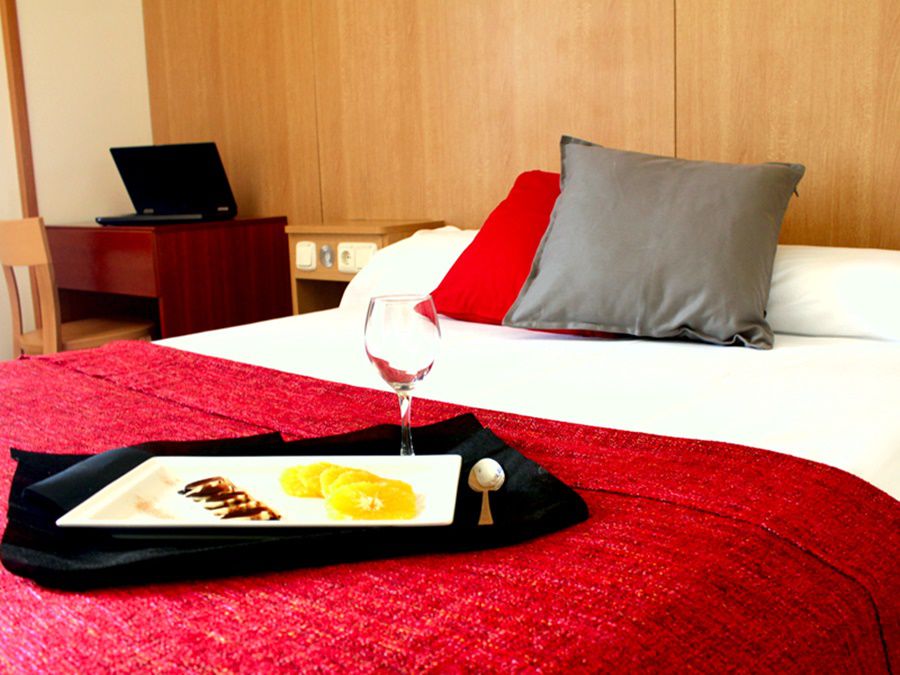 Iraipe Izaga Hostal Noain Bagian luar foto