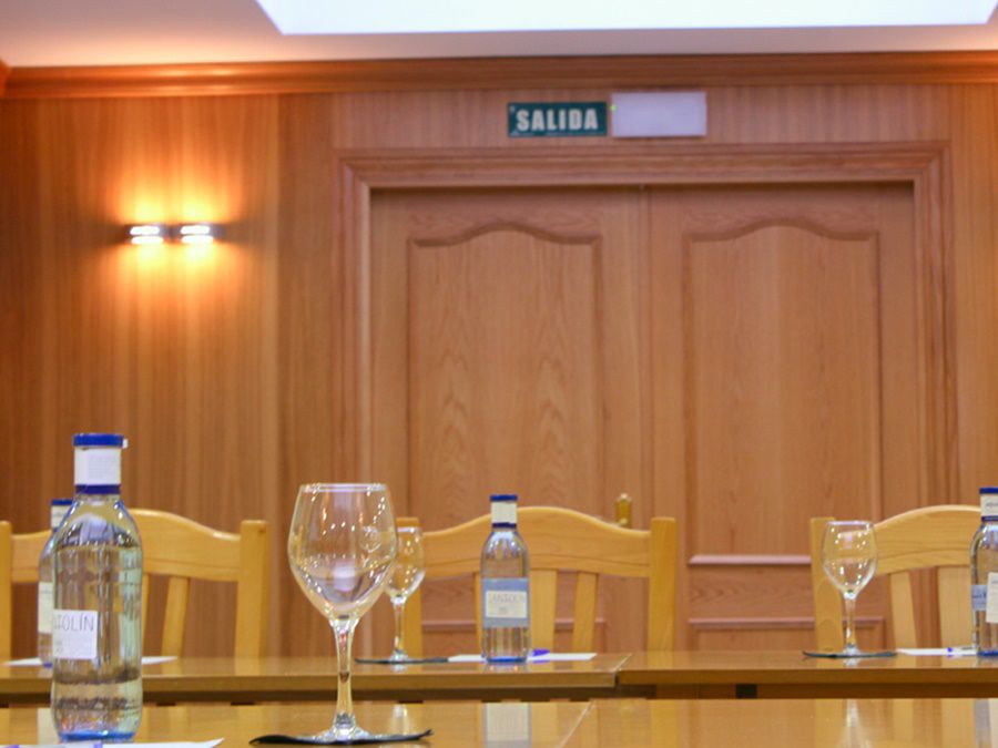 Iraipe Izaga Hostal Noain Bagian luar foto