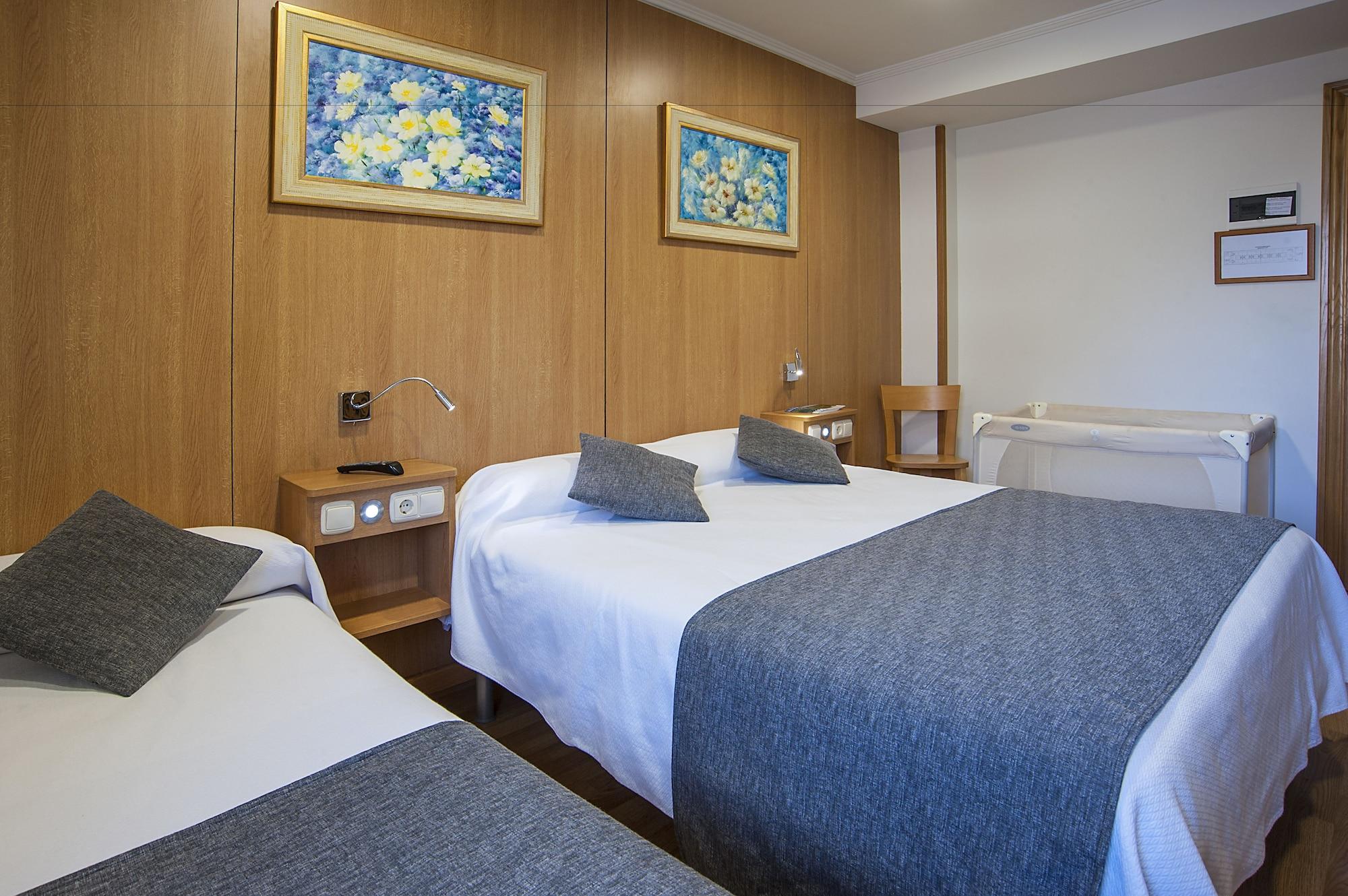 Iraipe Izaga Hostal Noain Bagian luar foto