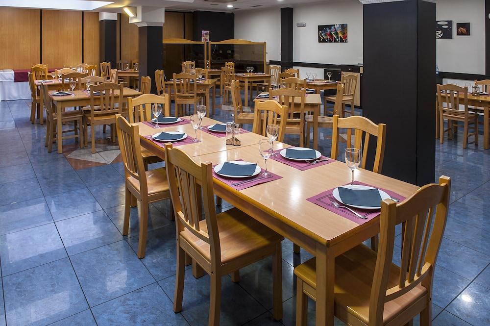Iraipe Izaga Hostal Noain Bagian luar foto
