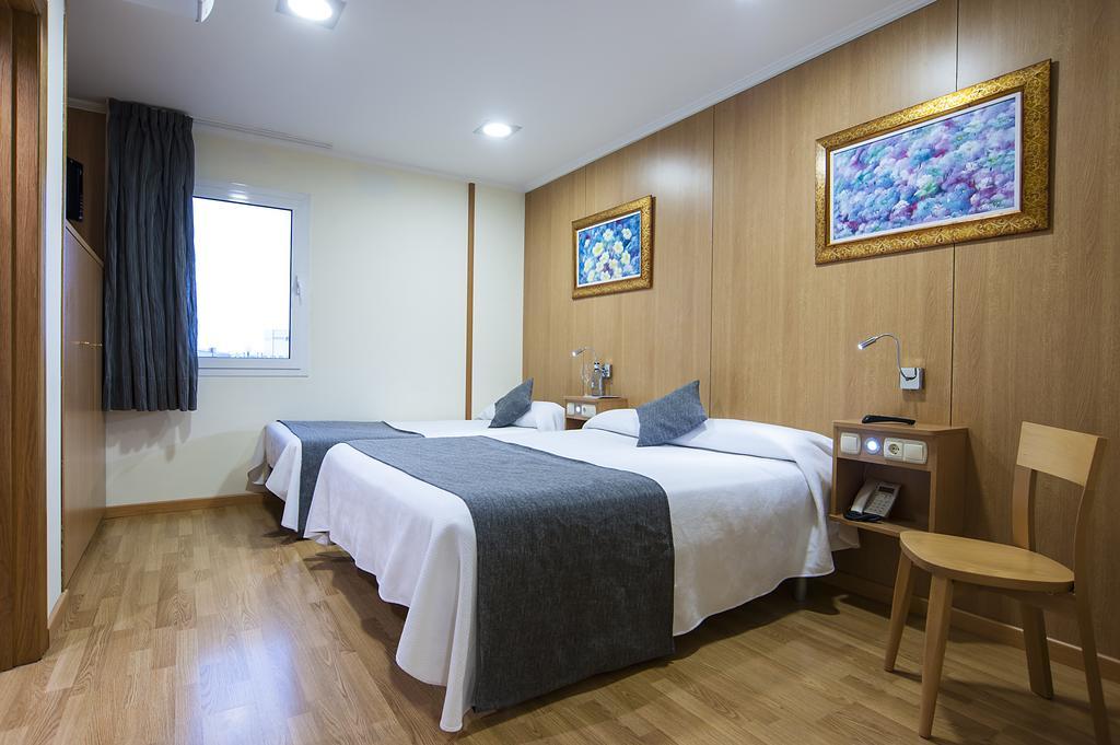 Iraipe Izaga Hostal Noain Bagian luar foto